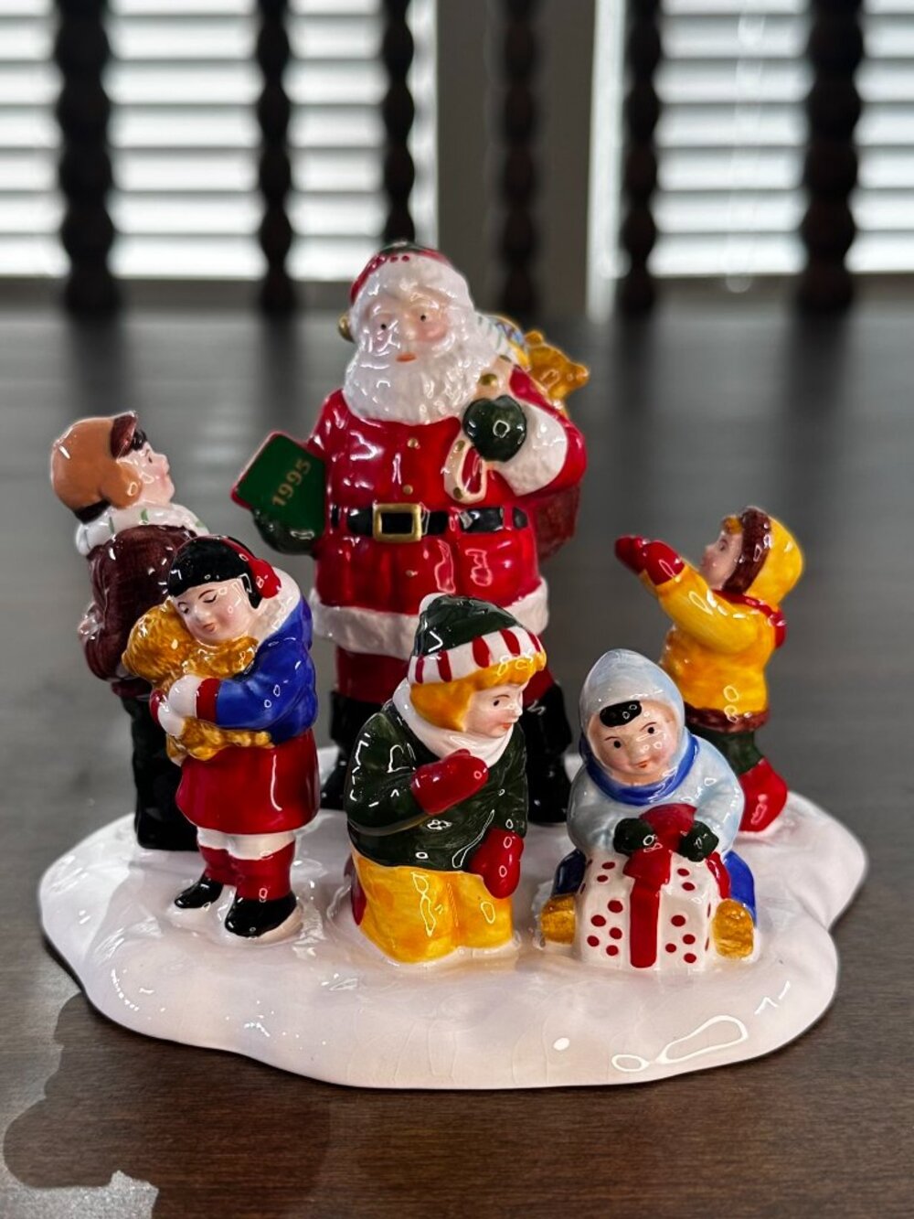 Dept 56 "Santa Comes to Town" 5477-1 - Snow Village - 1995 Limited Production